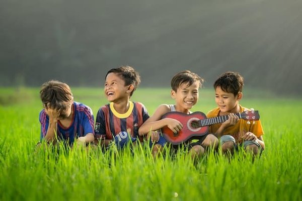 Comment organiser un atelier sur l'écriture de chansons pour les enfants ?